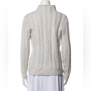 Malo Cashmere Sweater
Clothing Size: XXL
US Size: 16
Color Neutrals